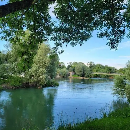 Privee Sur Marne בית אירוח